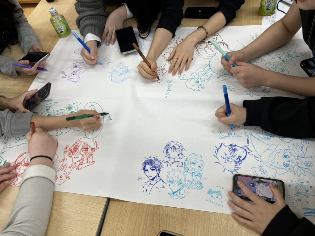 韓国・弘益デザイン高等学校の生徒と本校学生による絵茶会（交流会）の様子